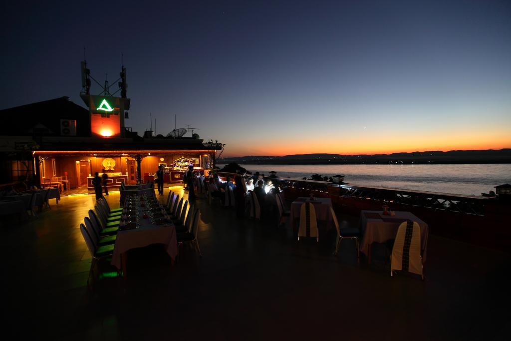 Ayarwaddy River View Hotel Mandalaj Zewnętrze zdjęcie