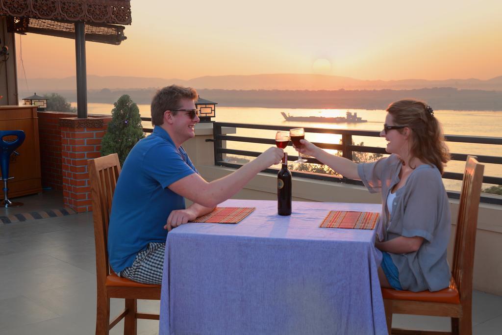 Ayarwaddy River View Hotel Mandalaj Zewnętrze zdjęcie
