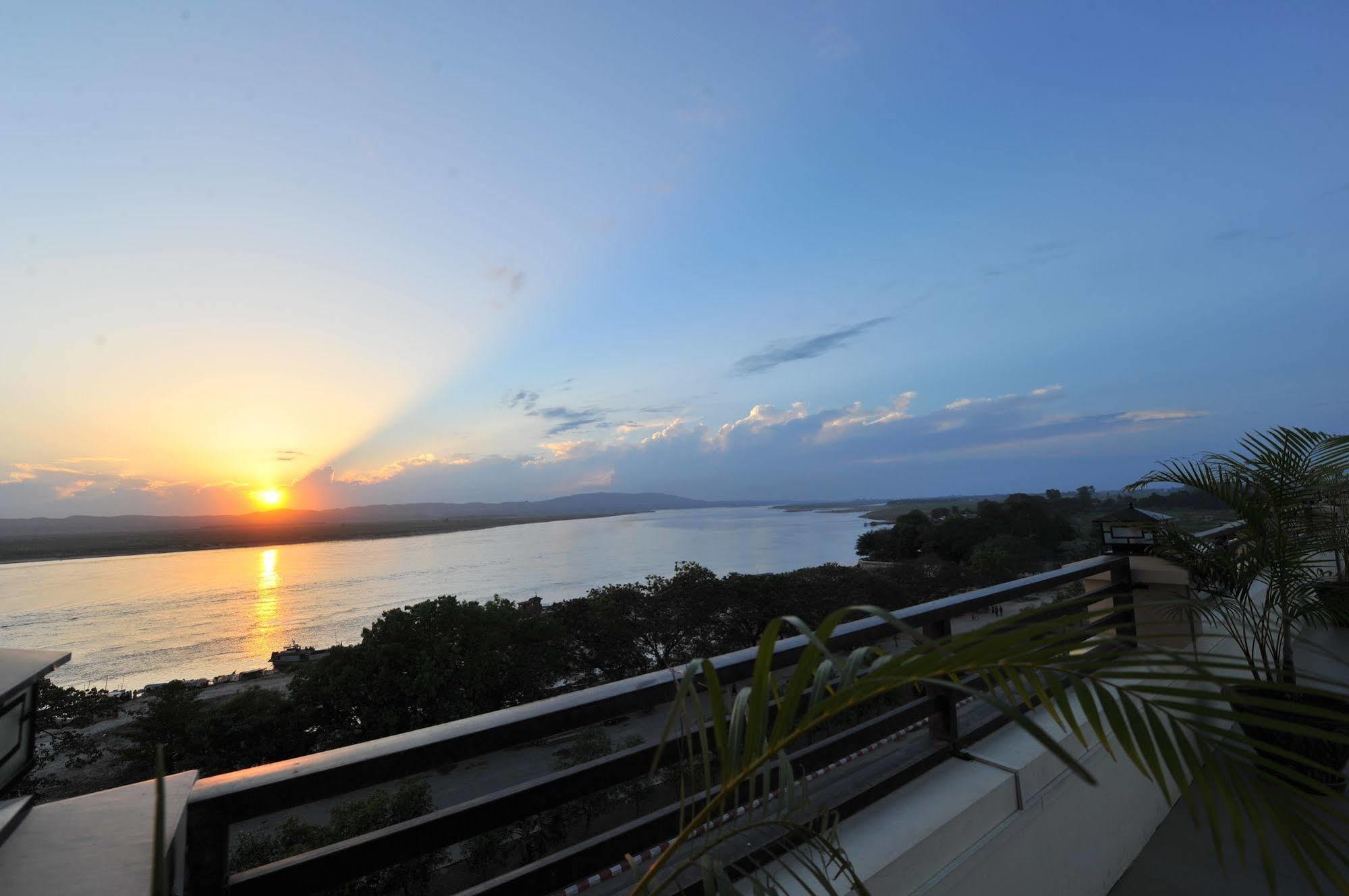 Ayarwaddy River View Hotel Mandalaj Zewnętrze zdjęcie